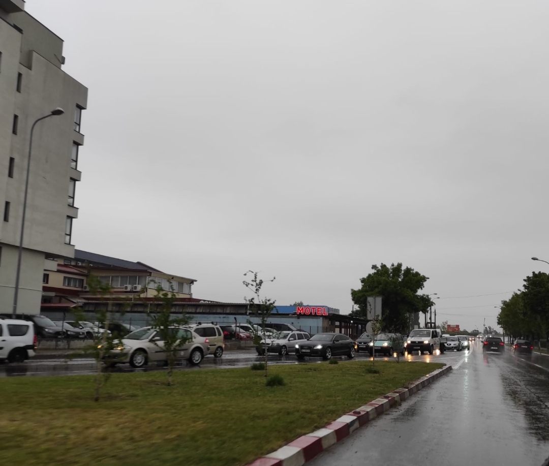 Trafic de coșmar la intrare în oraș dinspre Mărăcineni