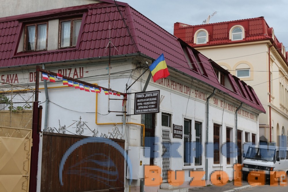 Sediul Fundației Sfântul Sava, distrus de un bărbat agresiv. Ce spun oamenii legii