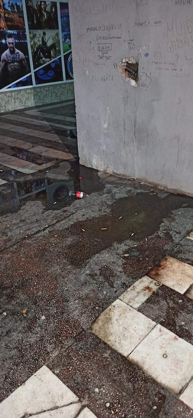 Galerie foto: Miros pestilențial în centrul orașului. Locatarii, exasperați de petrecăreții de pe Platoul Dacia