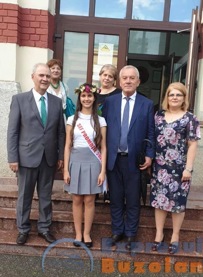 Ea este singura elevă din Buzău care a reușit performanța de a lua 10 pe linie la Evaluarea Națională