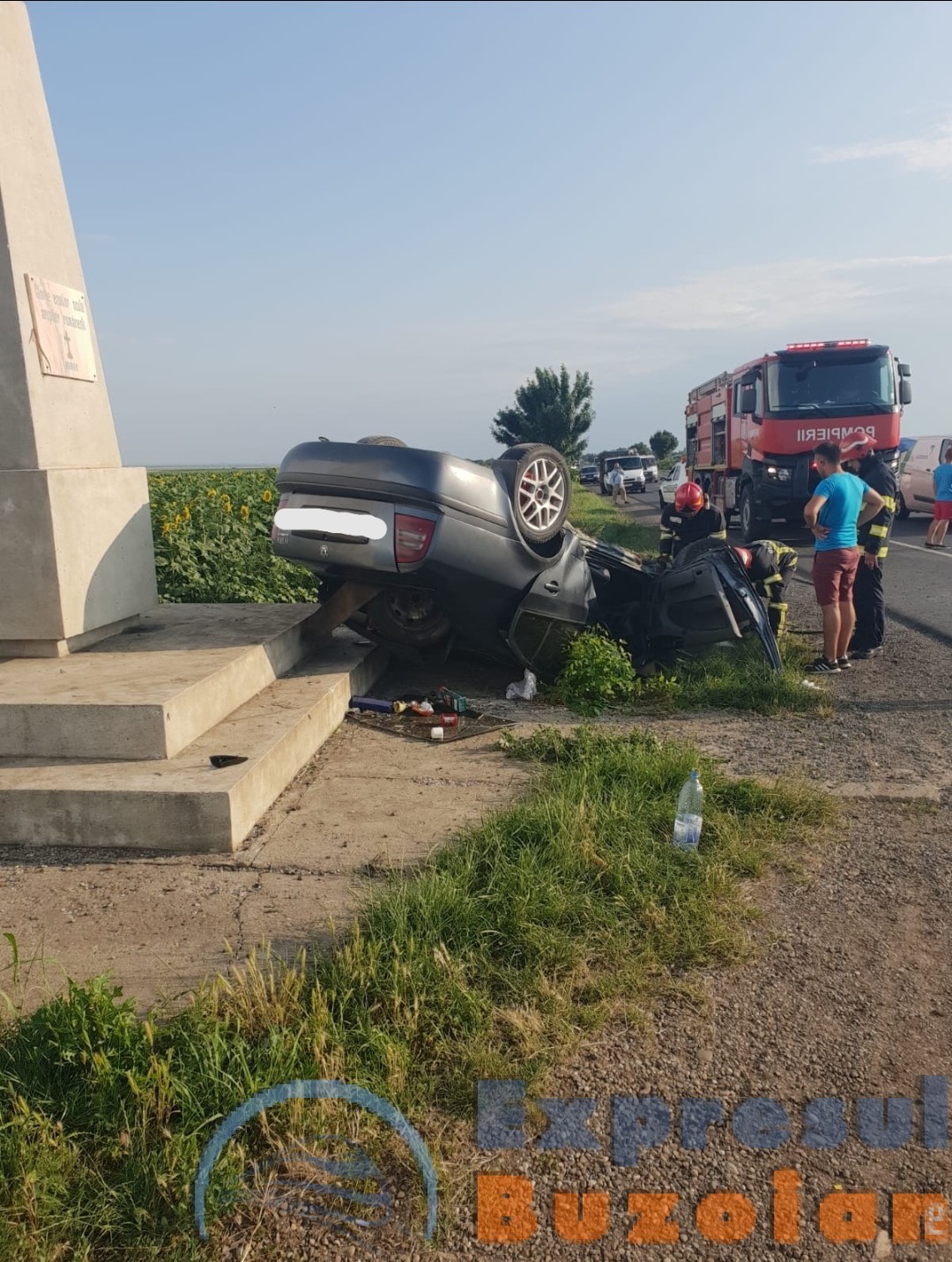 Un șofer italian a scăpat cu viață după ce s-a răsturnat cu mașina la Poștă Câlnău