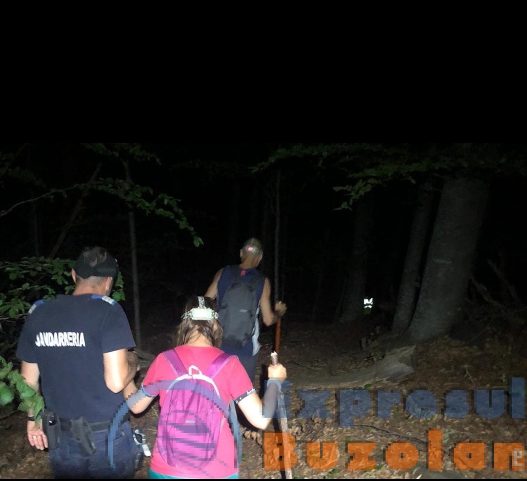 Turiști rătăciți în zonă montană, pe timpul nopții, recuperați de jandarmi
