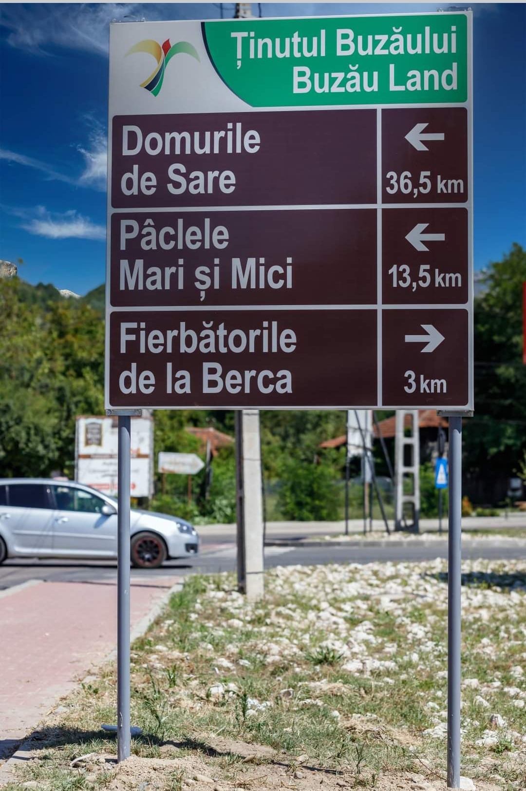 Galerie foto Consiliul Județean a început semnalizarea teritoriului Geoparcului Ținutul Buzăului