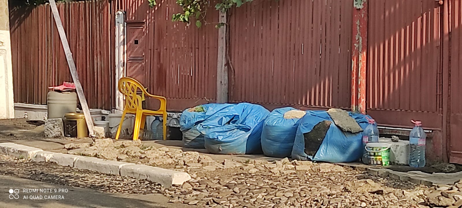 GALERIE FOTO La Buzău, domeniul public se ocupă după bunul plac. Nu este nimeni dispus să observe neregulile