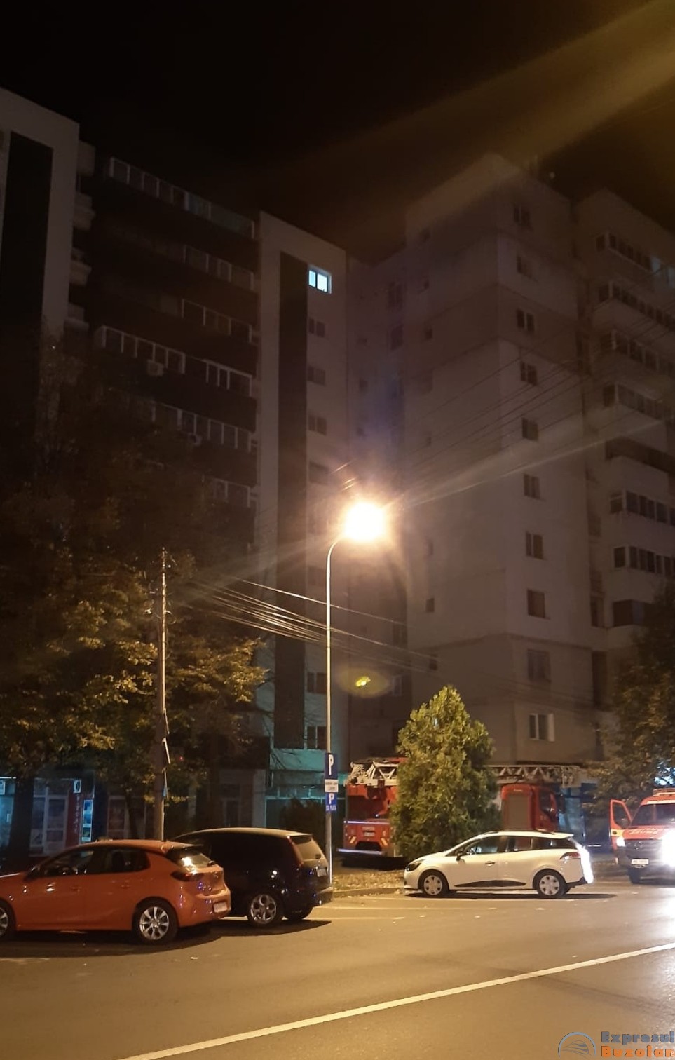 O femeie a amenințat că se aruncă de la etajul 10. Cum a decurs misiunea salvatorilor