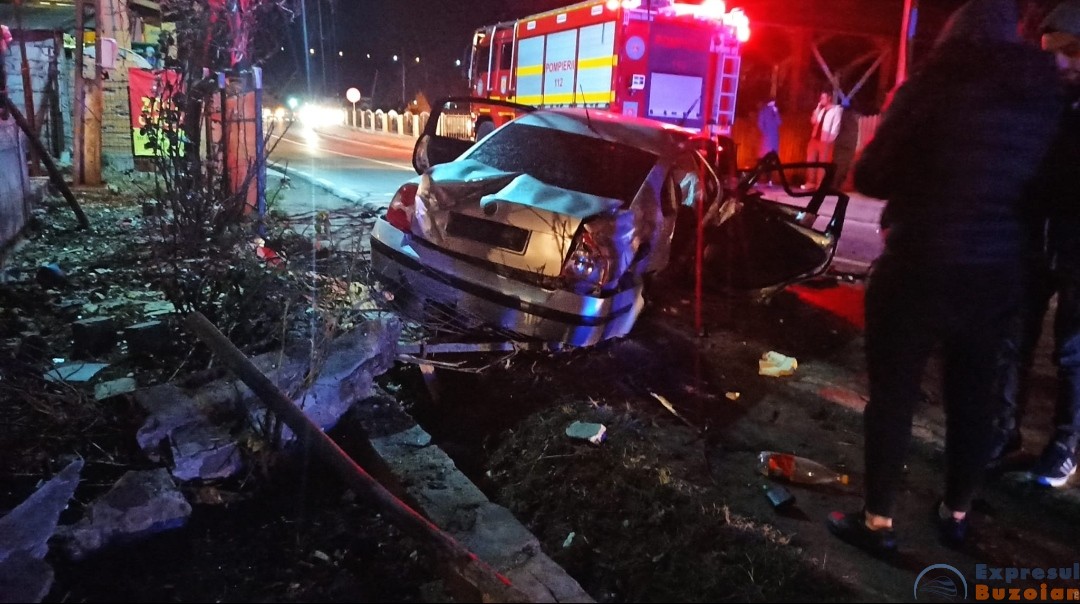 Accident grav la Siriu. Trei tineri cu vârste cuprinse între 16 și 19 ani au ajuns la spital