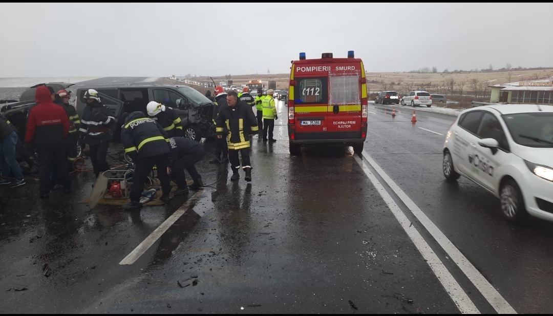 Cum s-a petrecut accidentul de la Crucea Comisoaiei. 5 persoane au ajuns la spital