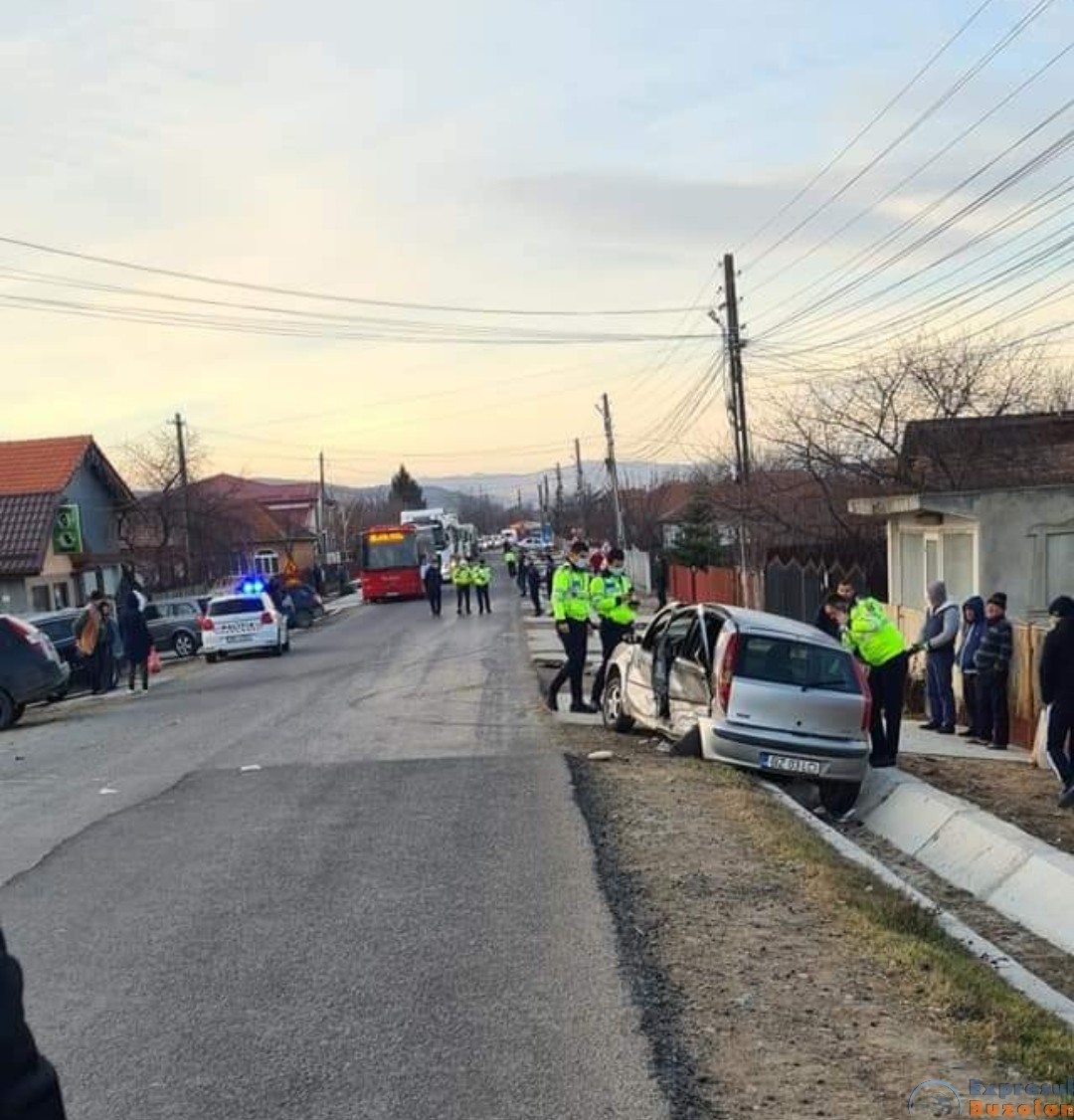 Accident grav la Mătești. O persoană a fost încarcerată