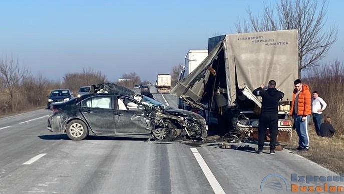 Accident la Căldărușanca. Doi tineri, care se aflau pe carosabil, grav răniți