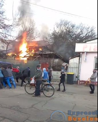 VIDEO Incendiu violent în apropierea Pieței Dorobanți. Panică printre locatari