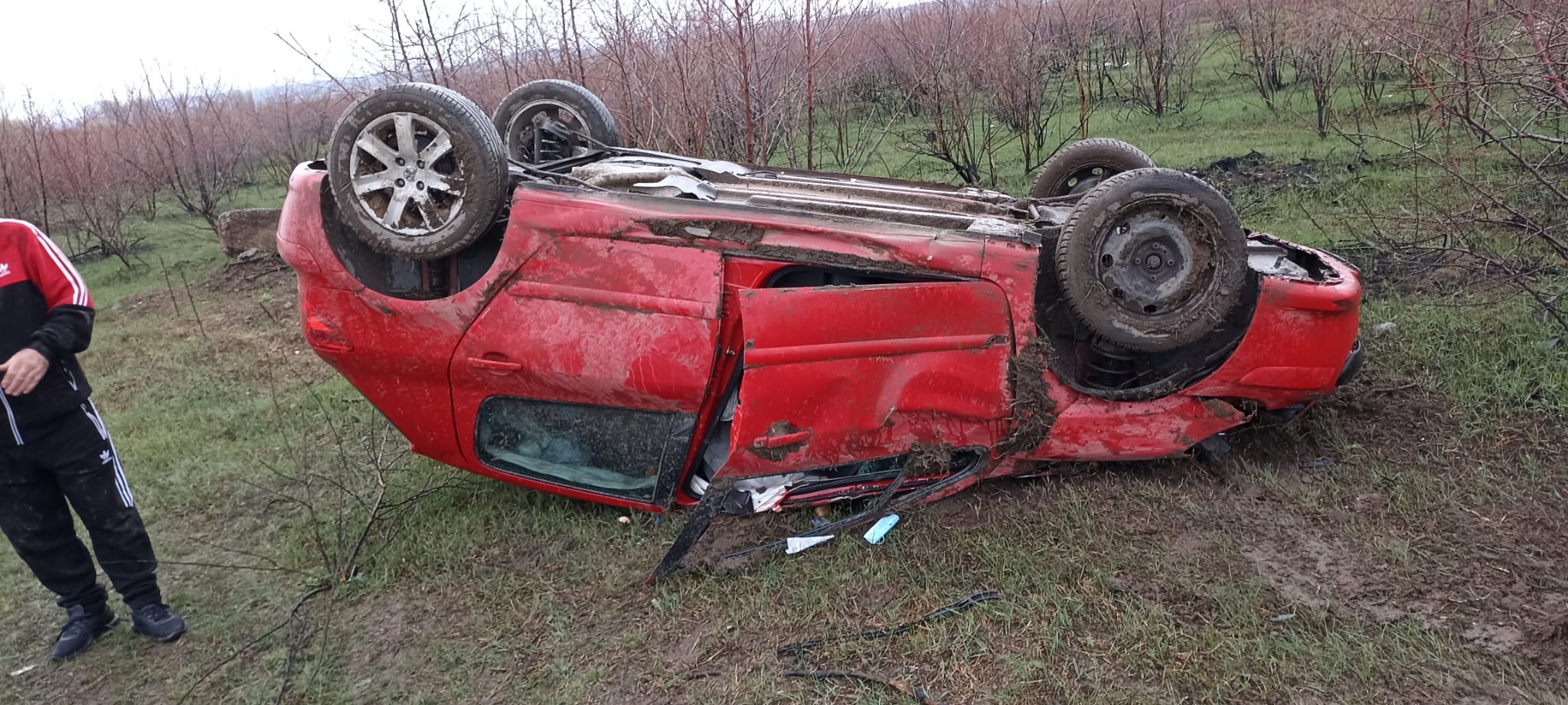 Lipsa experienței la volan și carosabilul ud au dus la un accident grav pe variantă