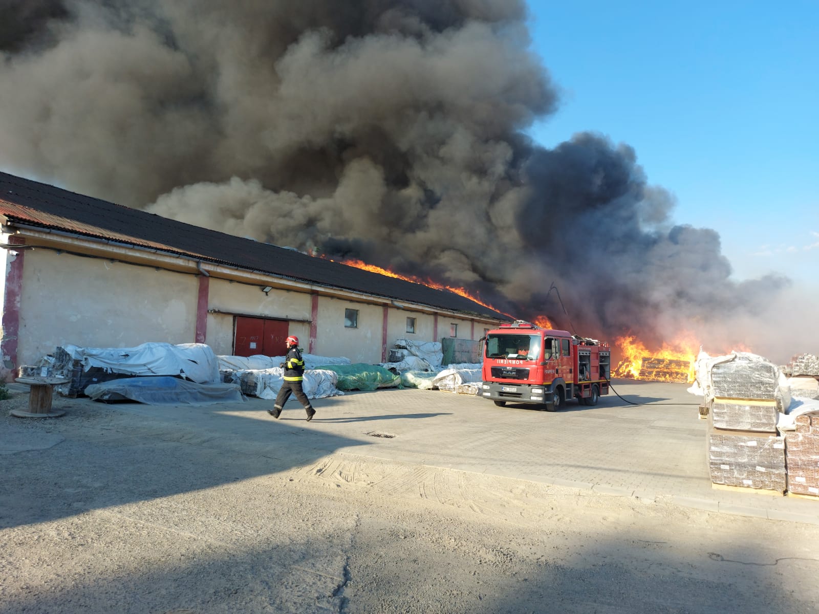 Incendiu de proporții în Zona Industrială. Buzoienii, avertizați prin mesaj RO Alert