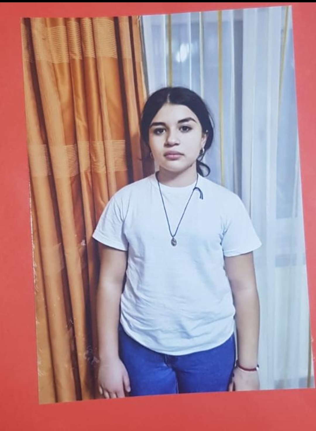Adolescentă de 13 ani, fugită dintr-un apartament al DGASPC. Se cere sprijin pentru a fi găsită