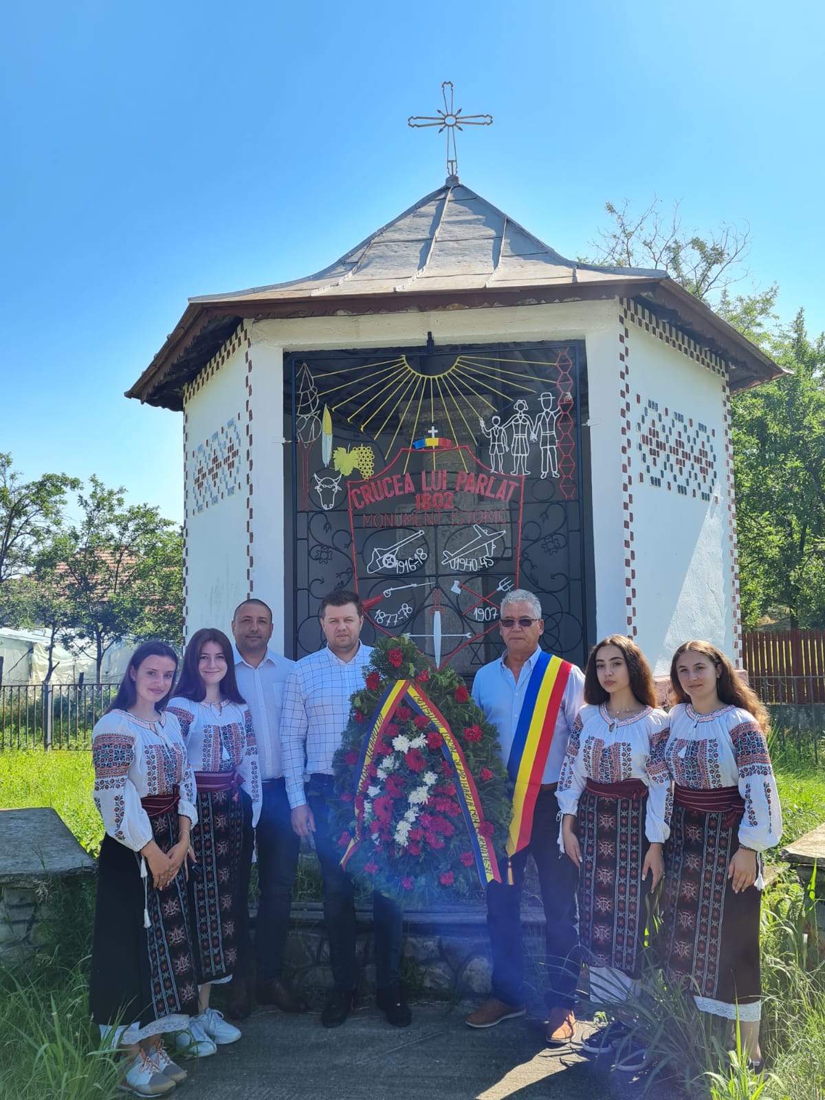 GALERIE FOTO Comunitatea și autoritățile locale din Cernătești și-au cinstit astăzi eroii