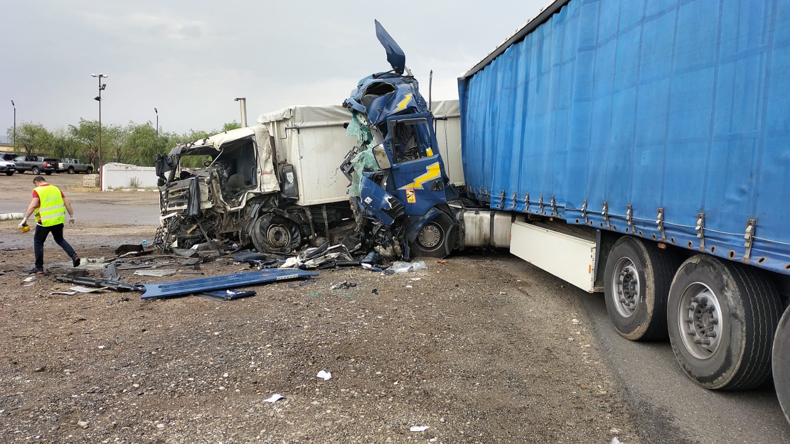 Accident rutier grav pe DN2E85, în zona Hanul lui Țintă. Două tiruri s-au ciocnit violent
