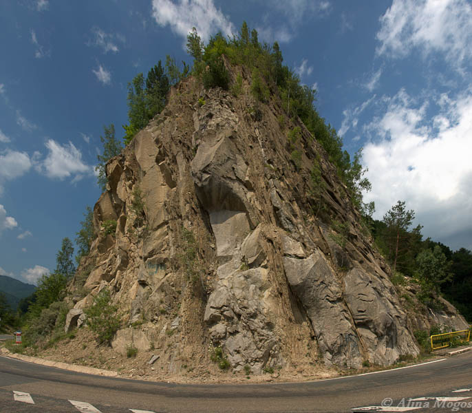 Un turist a căzut de pe versant la Stânca Teherău. Ca prin minune, a scăpat cu răni minore