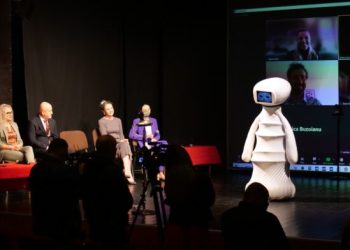Spectacolul de teatru „2032 SMART-FAMILY”, pe scena Teatrului George Ciprian