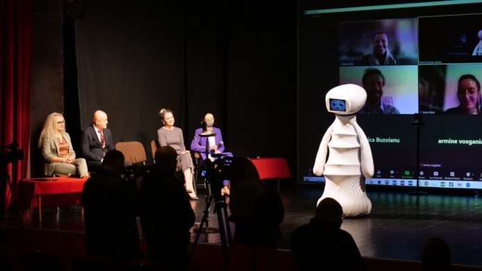 Spectacolul de teatru „2032 SMART-FAMILY”, pe scena Teatrului George Ciprian