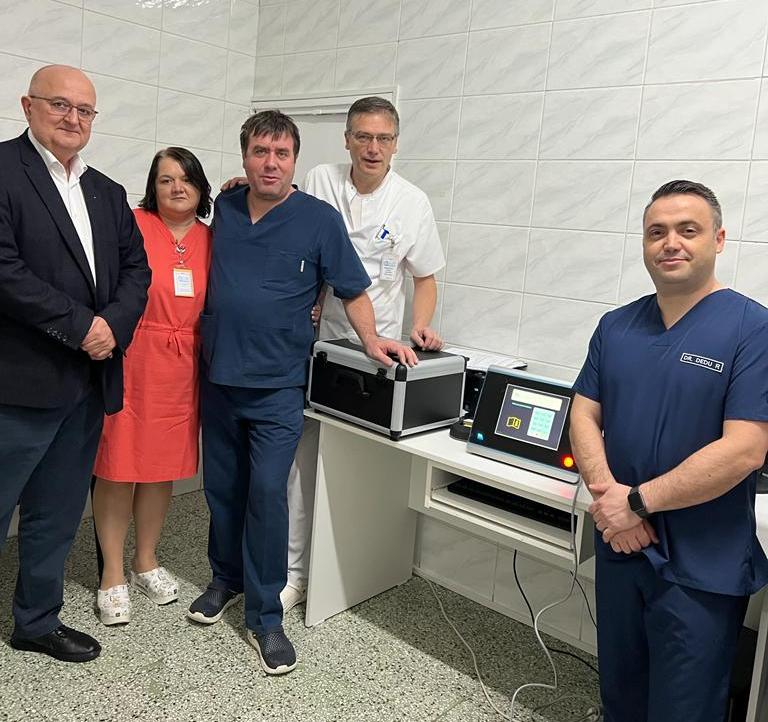 Echipament laser performant, în dotarea Spitalului Județean. Pacienții vor beneficia de un act chirurgical de calitate și o recuperare mult mai rapidă