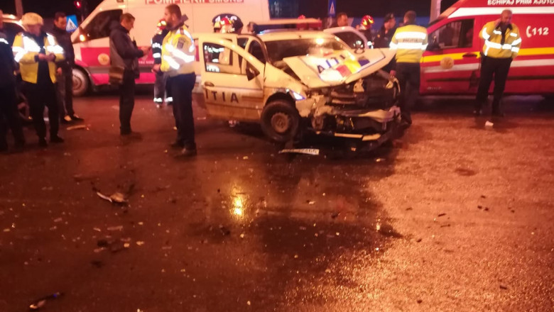 O mașină de poliție, implicată într-un grav accident rutier la Valea Râmnicului