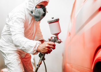 Atelier de tinichigerie auto angajează preparator-vopsitor. Se oferă salariu motivant