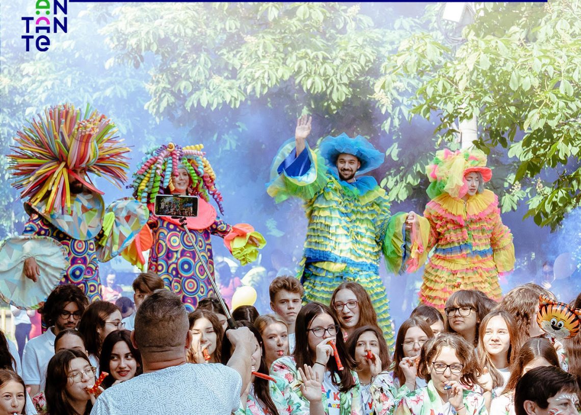 Peste 20.000 de buzoieni sunt așteptați la cea de-a patra ediție a Festivalului de artă stradală Antant