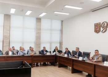 Consiliul Județean a găzduit o întâlnire de lucru cu primarii din județ și reprezentanții ANRE