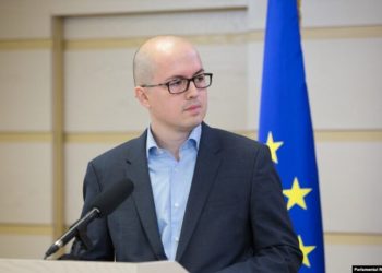 Europarlamentarul Andi Cristea îl susține pe Marcel Ciolacu la alegerile din 7 decembrie, invocând evoluția deficitului bugetar