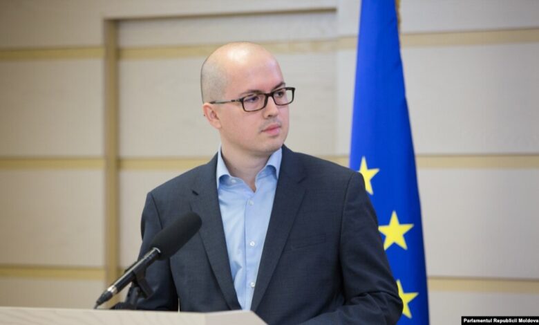 Europarlamentarul Andi Cristea îl susține pe Marcel Ciolacu la alegerile din 7 decembrie, invocând evoluția deficitului bugetar