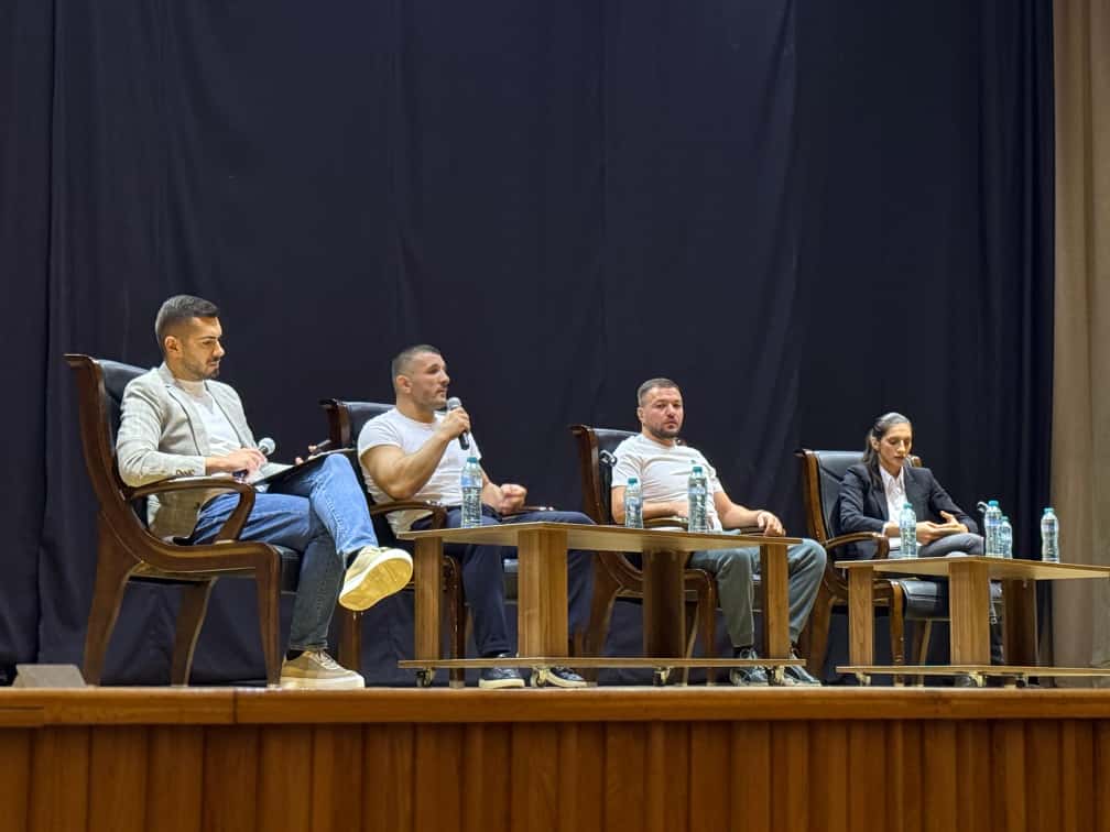 Tinerii buzoieni față în față cu luptători MMA „Stop violenței stradale! Cine lovește pierde tot!”