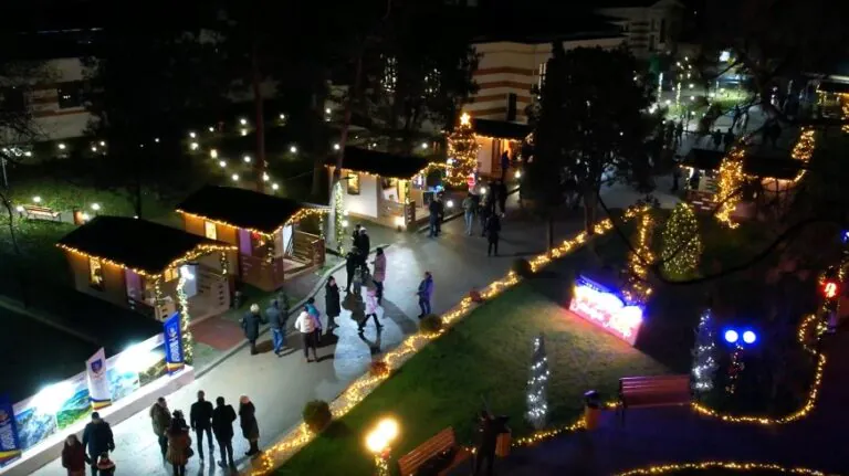 „Decembrie de Poveste” începe la Buzău: târg de Crăciun, spectacole și surprize pentru buzoieni, organizate de Consiliul Județean Buzău