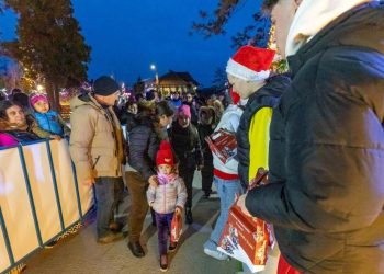 Concert de colinde și daruri de Moș Nicolae în Parcul Centrului Muzeal I. C. Brătianu