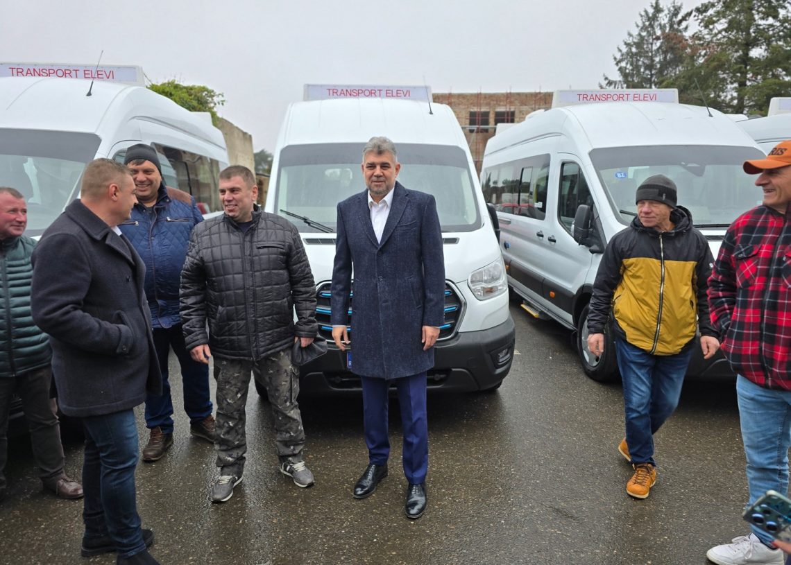 20 de microbuze electrice noi, predate comunelor din zona de munte a județului Buzău