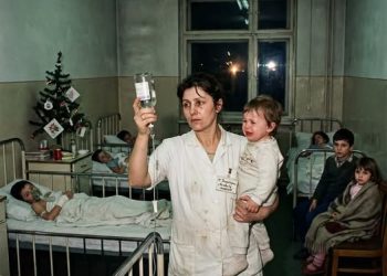 Povestea unei asistente din Buzău, virală pe Facebook: „În noaptea Revoluției, a ales să salveze 11 copii bolnavi”