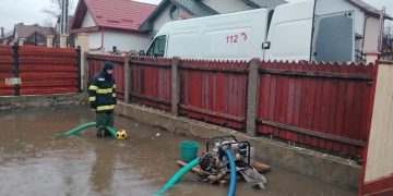 GALERIE FOTO: Inundații și alunecări de teren în Buzău: ISU în alertă maximă