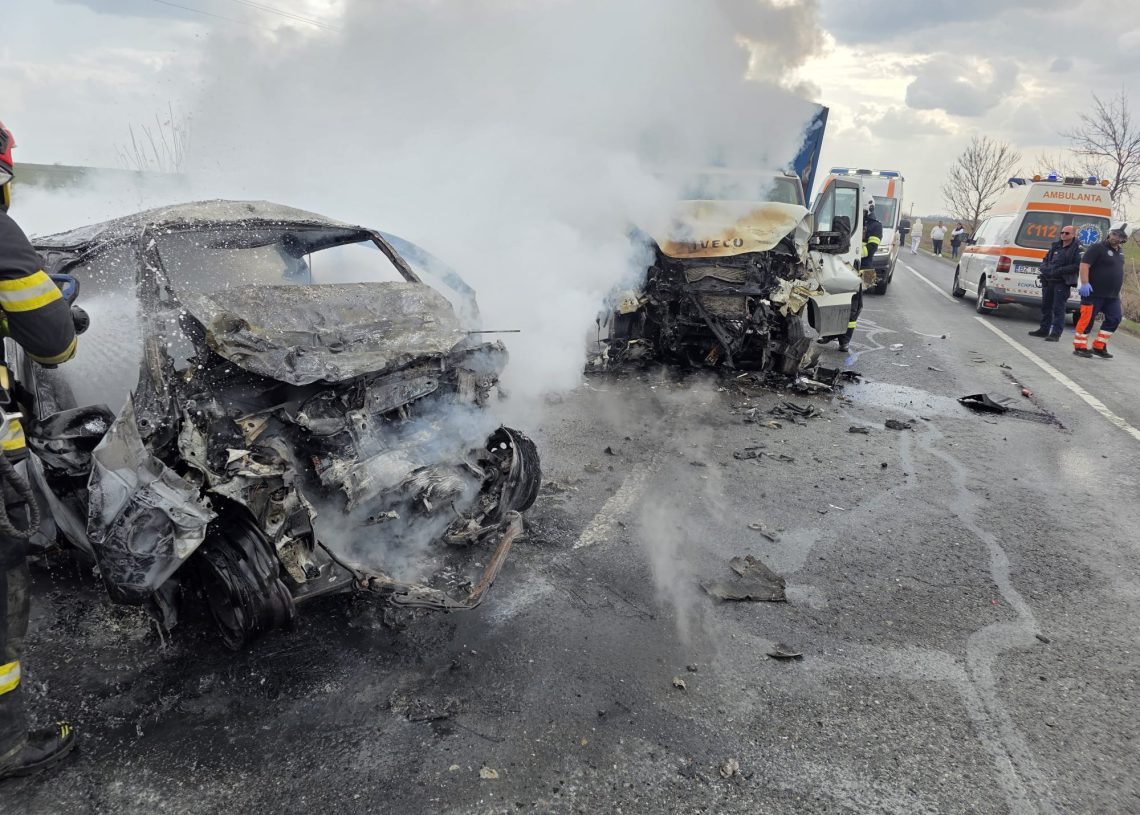 Tragedie pe DN2 la Mihăilești: două persoane au murit după ce un autoturism a luat foc în urma impactului cu o autoutilitară