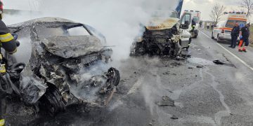 Tragedie pe DN2 la Mihăilești: două persoane au murit după ce un autoturism a luat foc în urma impactului cu o autoutilitară